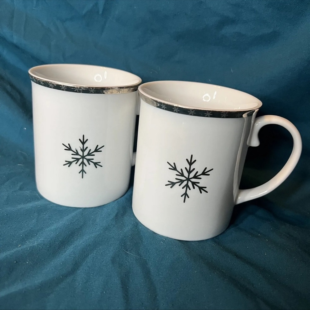 -SOLD-  Target ARCTIC SOLSTICE SNOWFLAKE Mugs Set of 2